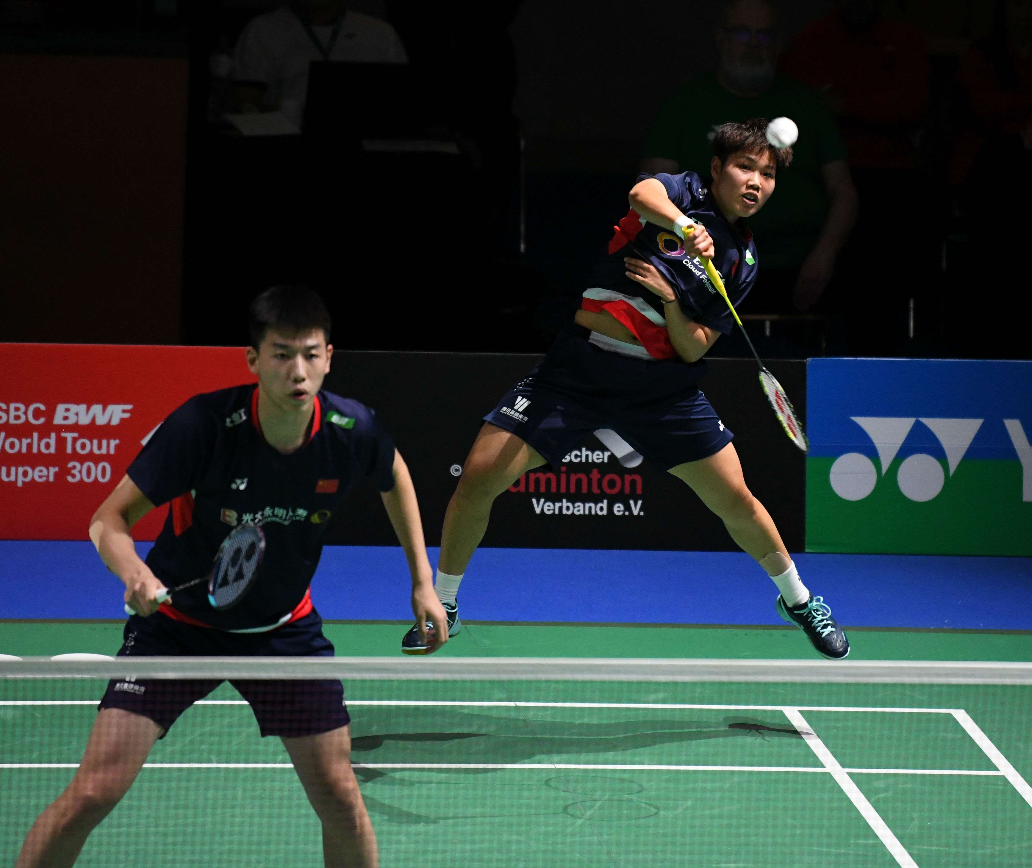 更看到了他 更看到了他