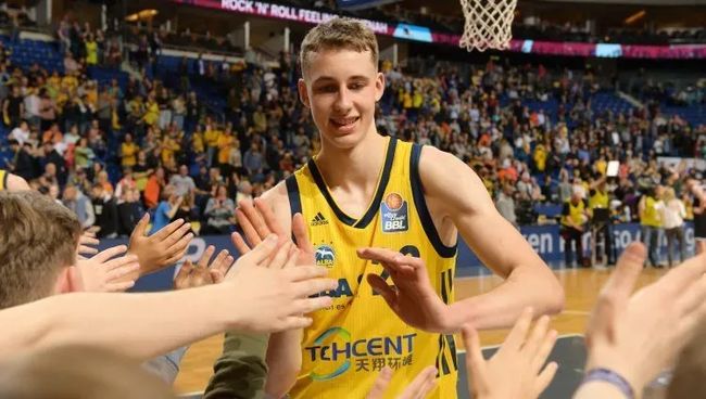 依然稳稳地 依然稳稳地