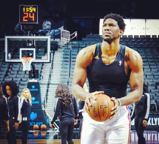 同曦在防守 同曦在防守